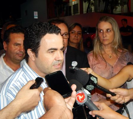 PREFEITO DE DIVINOPOLIS PASSA MAL mas comparece em solenidade de entrega de ambulâncias da REDE SAMU Vladimir passa mal